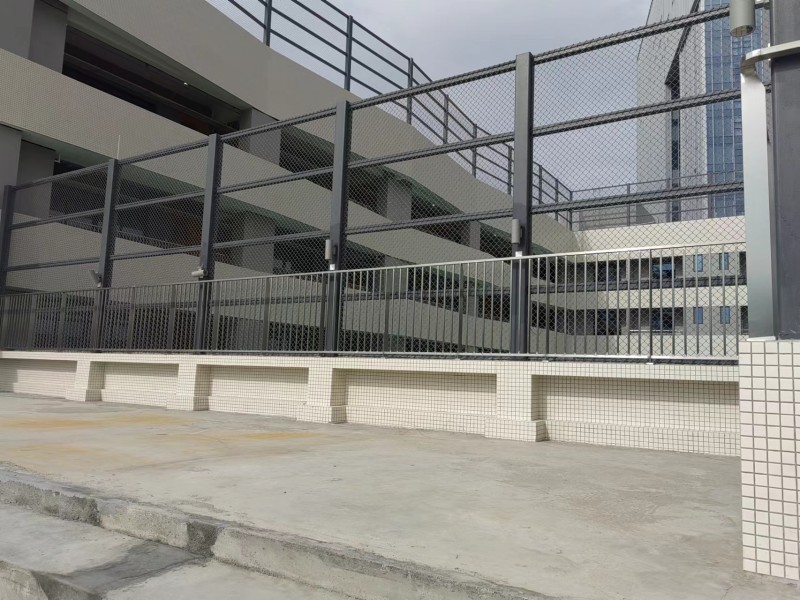 304不銹鋼方管助力廣東珠海***學(xué)校護(hù)欄工程